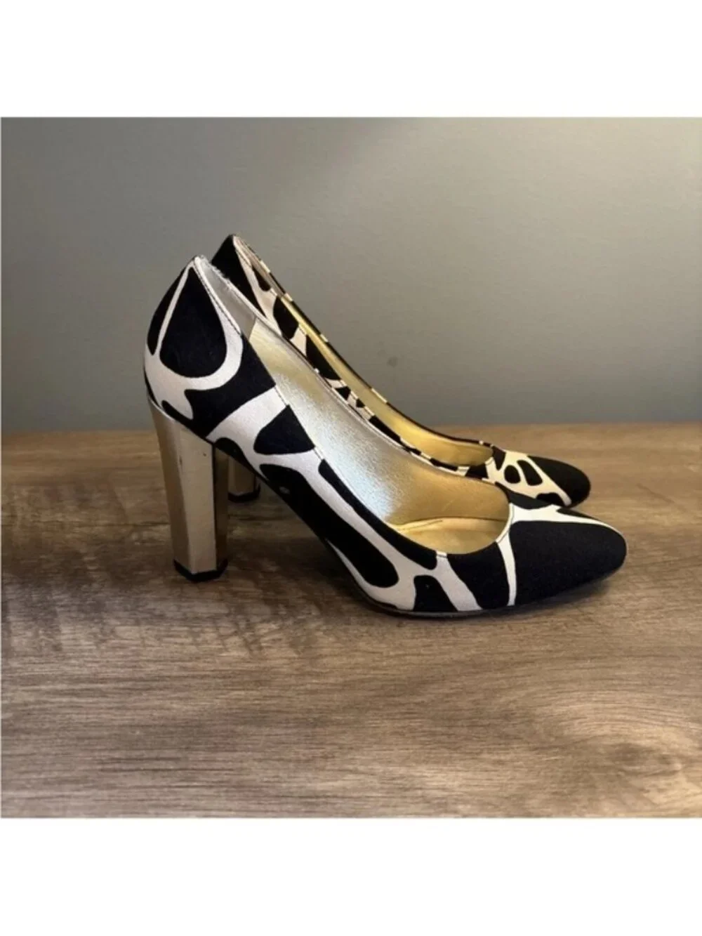Diane Von Furstenberg Women's Black White Print Pump Heels Shoes Gold Heel 7M - Picture 5 of 14
